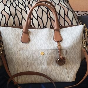 Michael Kors Handbag (Like New)
